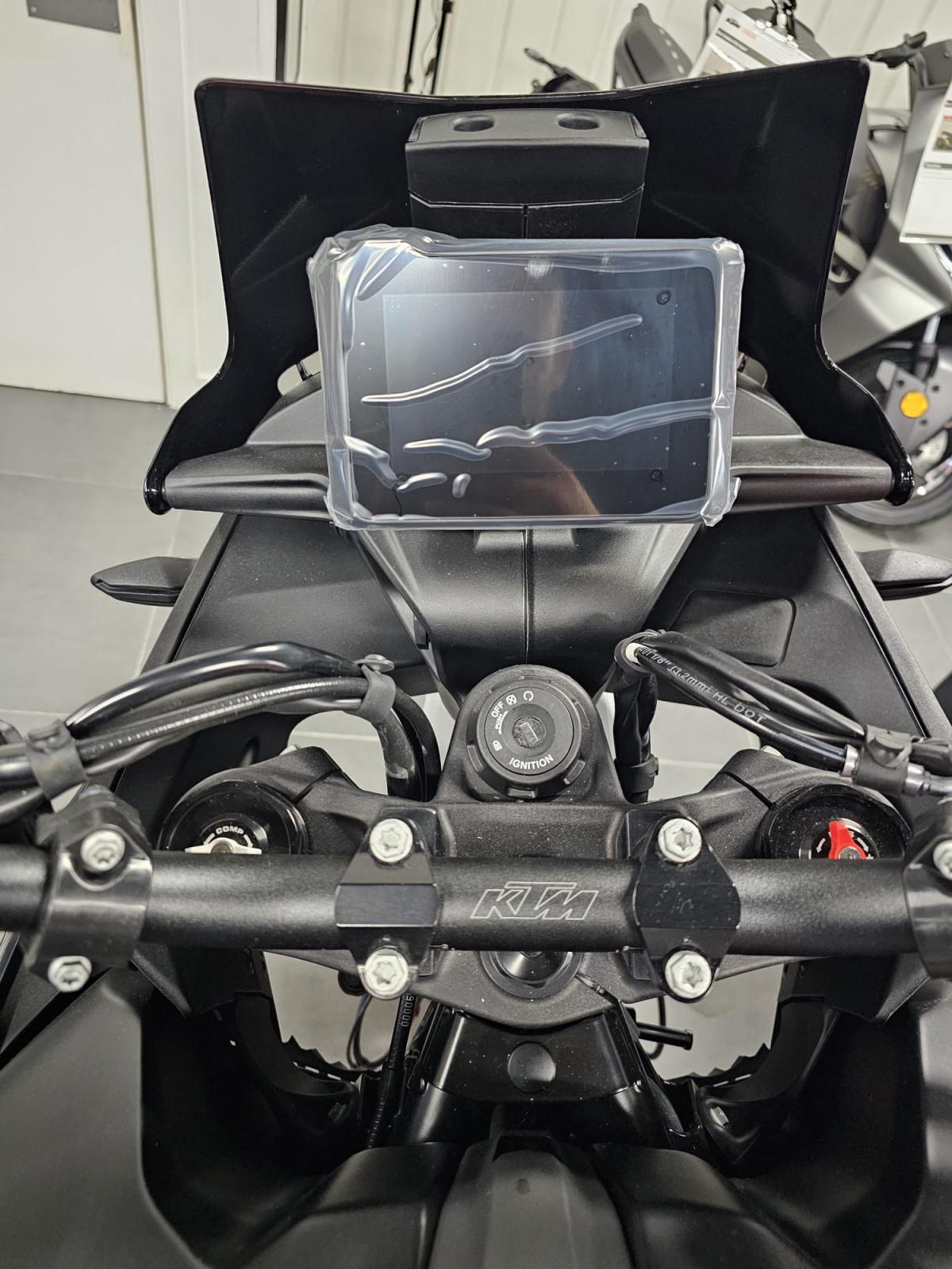 
								KTM 890 SMT full									