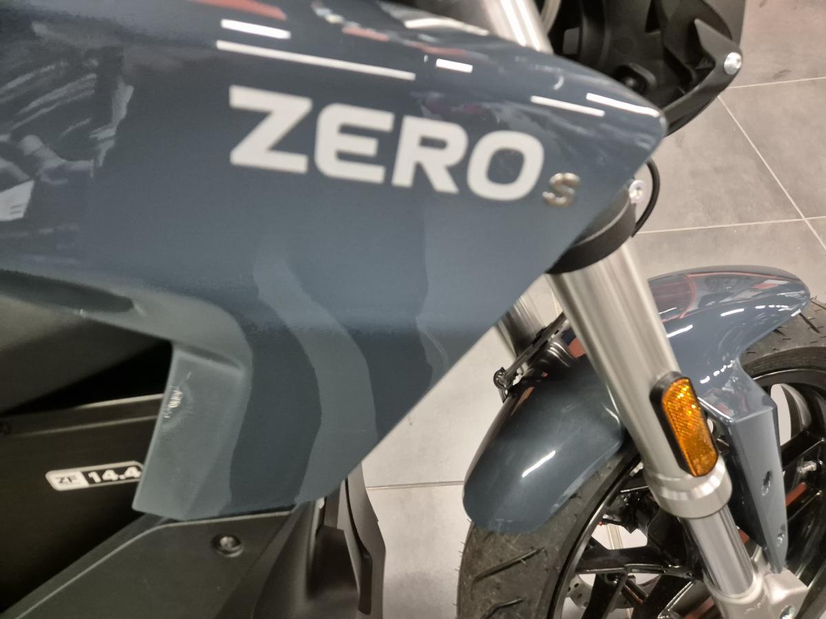 
								ZERO S full									