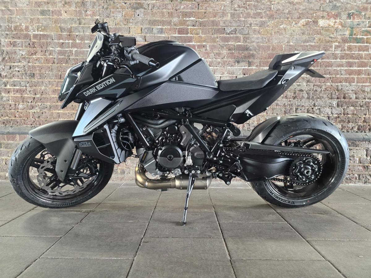 
								KTM 1390 Superduke R Evo full									