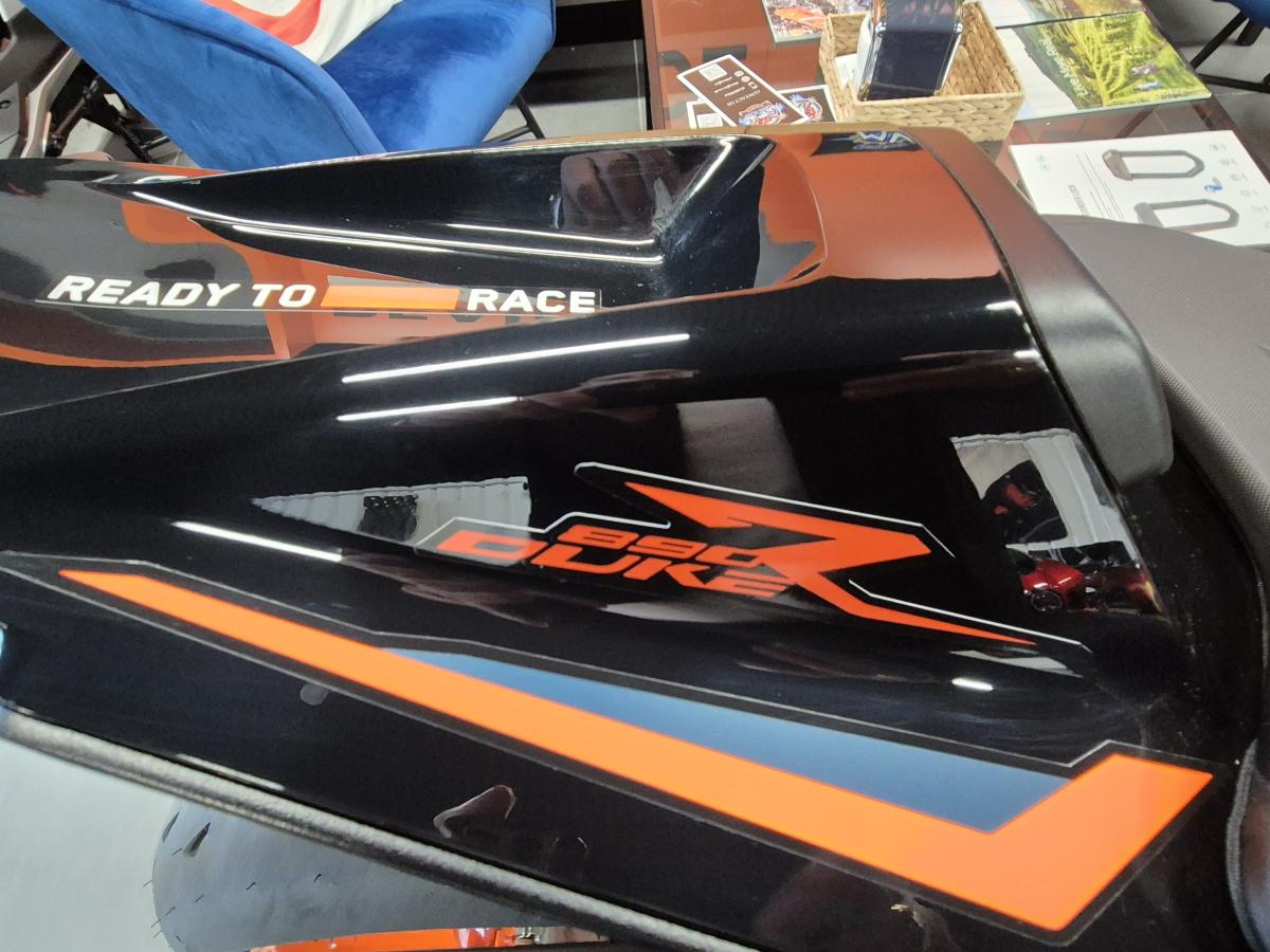 
								KTM 890 DUKE R full									