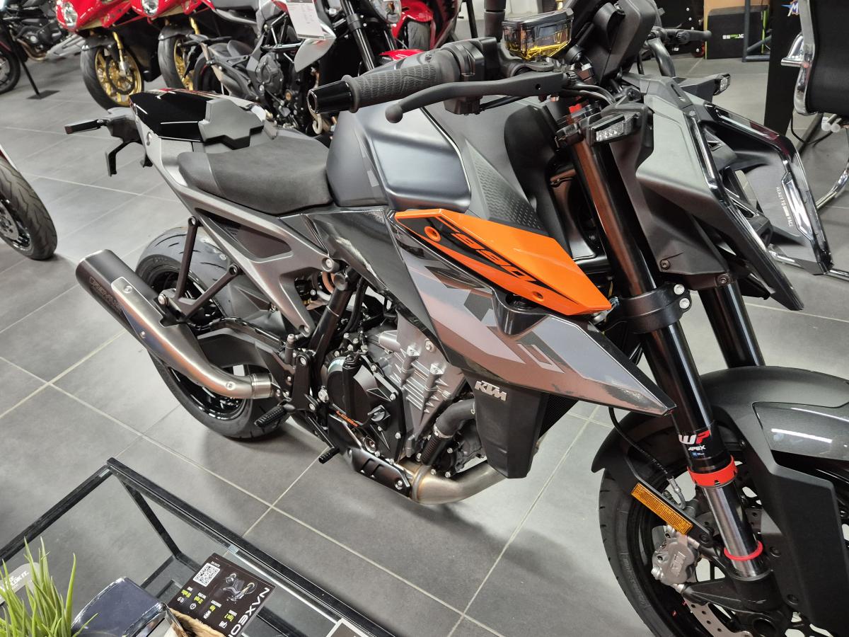 
								KTM 990 DUKE full									