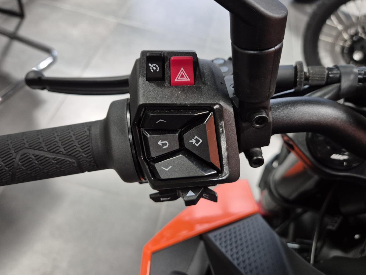 
								KTM 990 DUKE full									