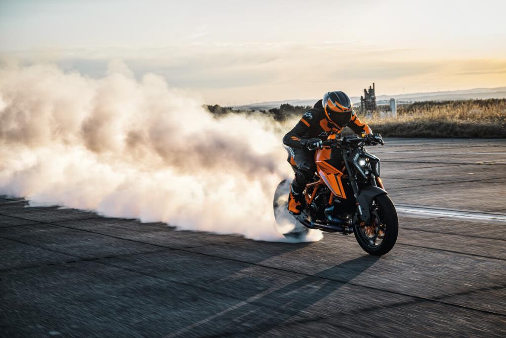 
								KTM 1390 Superduke R Evo full									