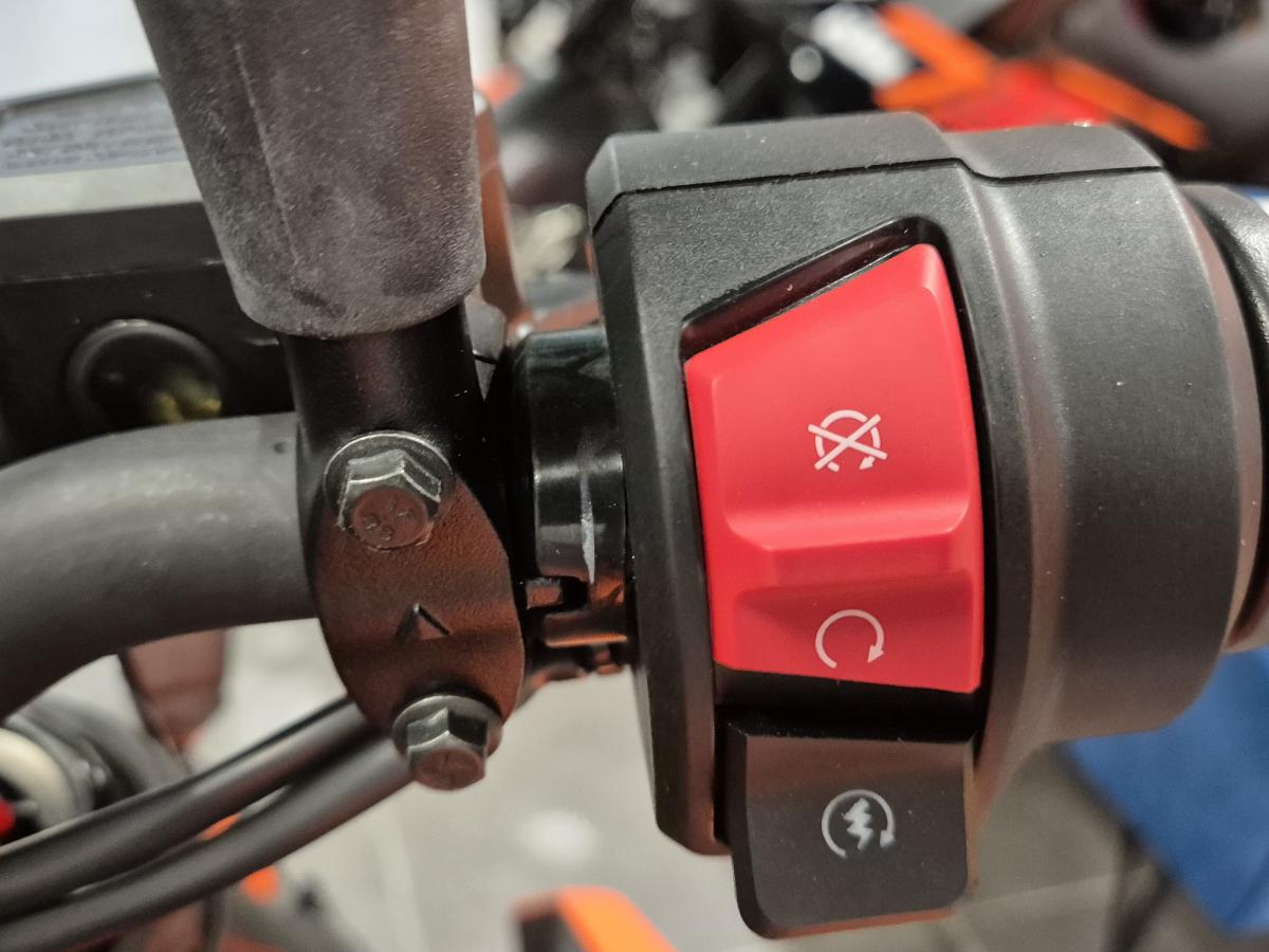 
								KTM 390 DUKE full									
