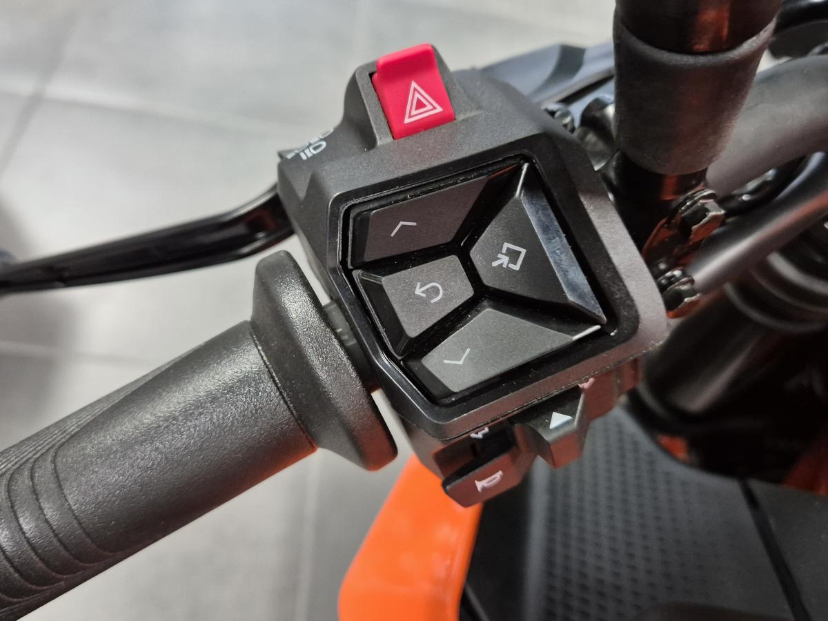 
								KTM 390 DUKE full									