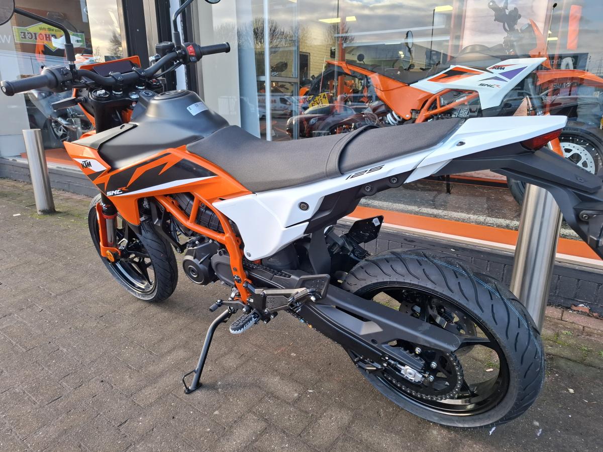 
								KTM 125 SMC R Supermoto full									