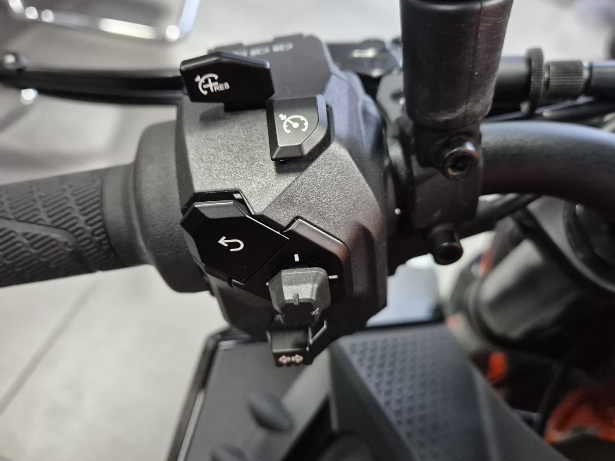 
								KTM 990 DUKE R full									
