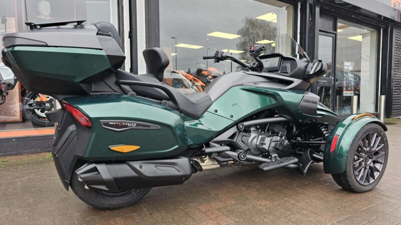 CANAM F3
