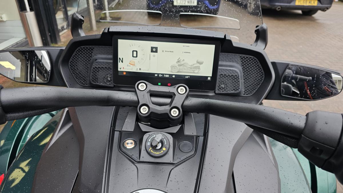 
								CANAM F3 full									