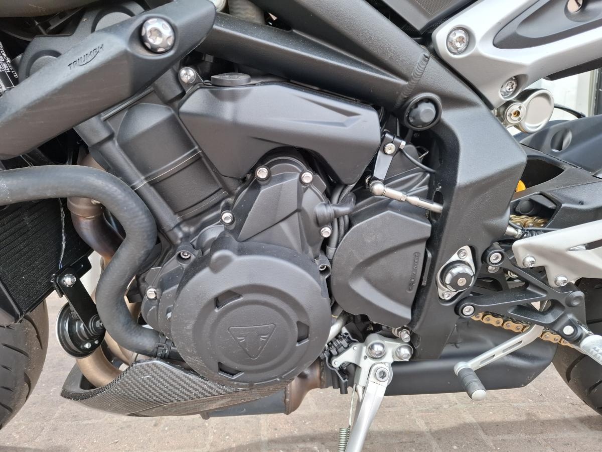 
								Triumph STREET TRIPLE RS full									
