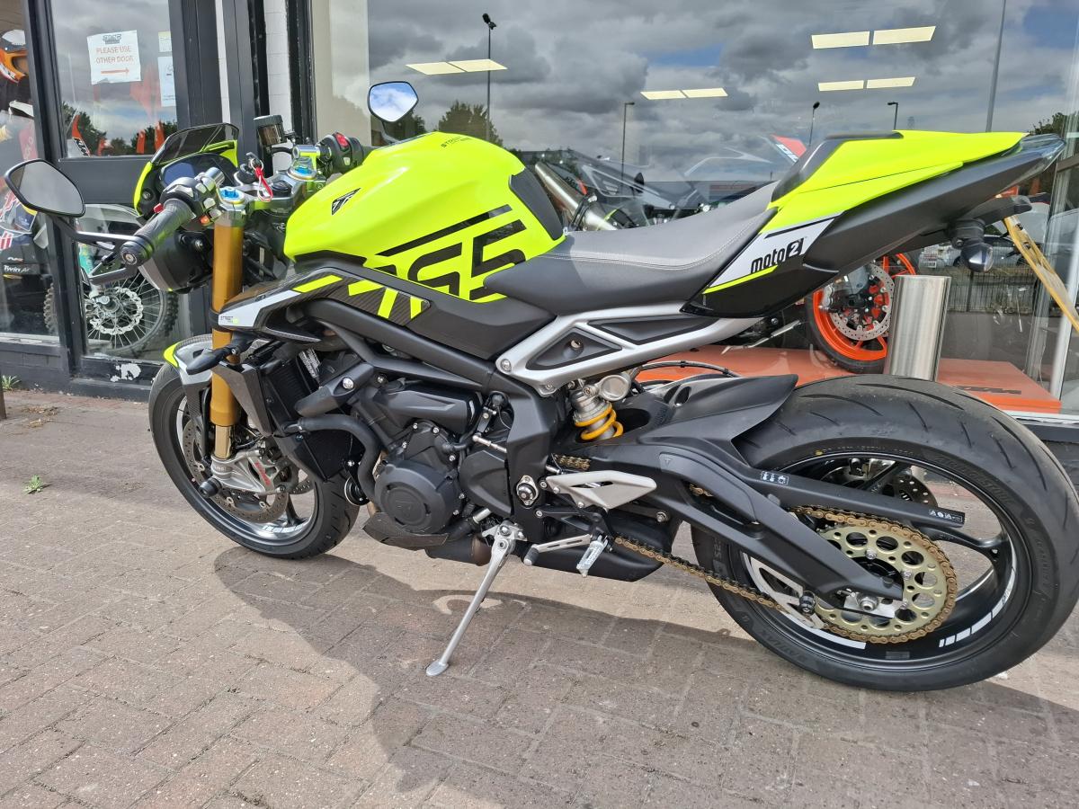 
								Triumph STREET TRIPLE RS full									
