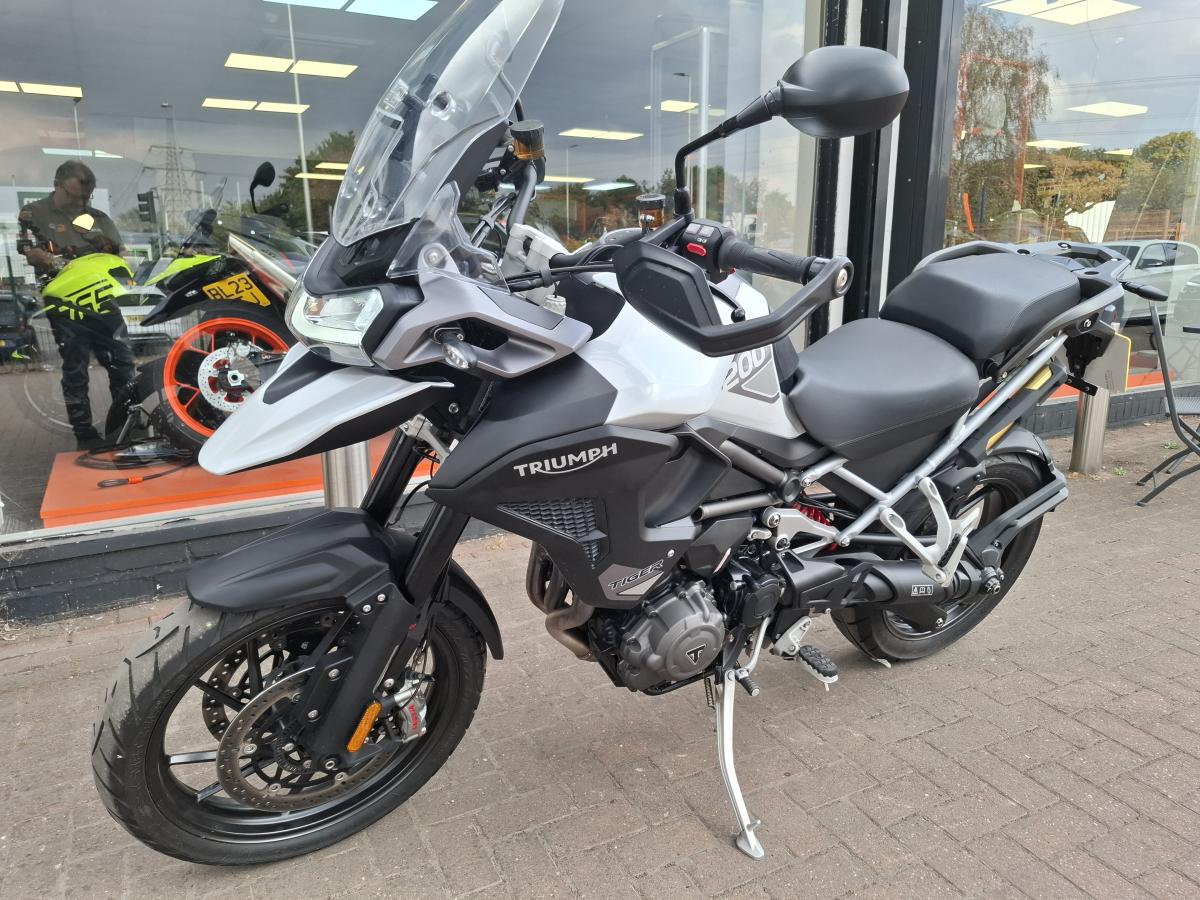 
								Triumph TIGER 1200 GT full									