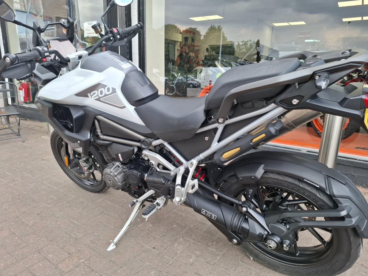 
								Triumph TIGER 1200 GT full									