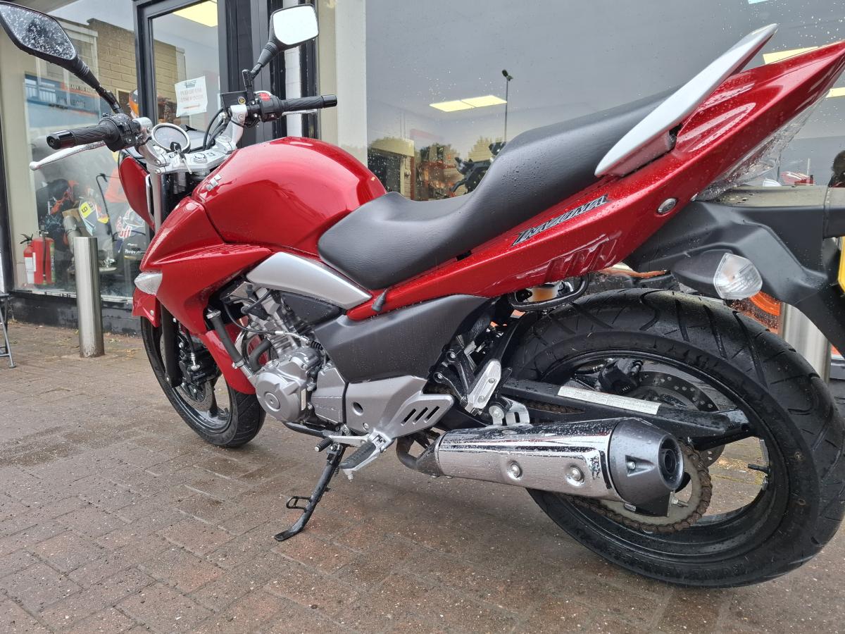 
								Suzuki GW 250 L3 full									