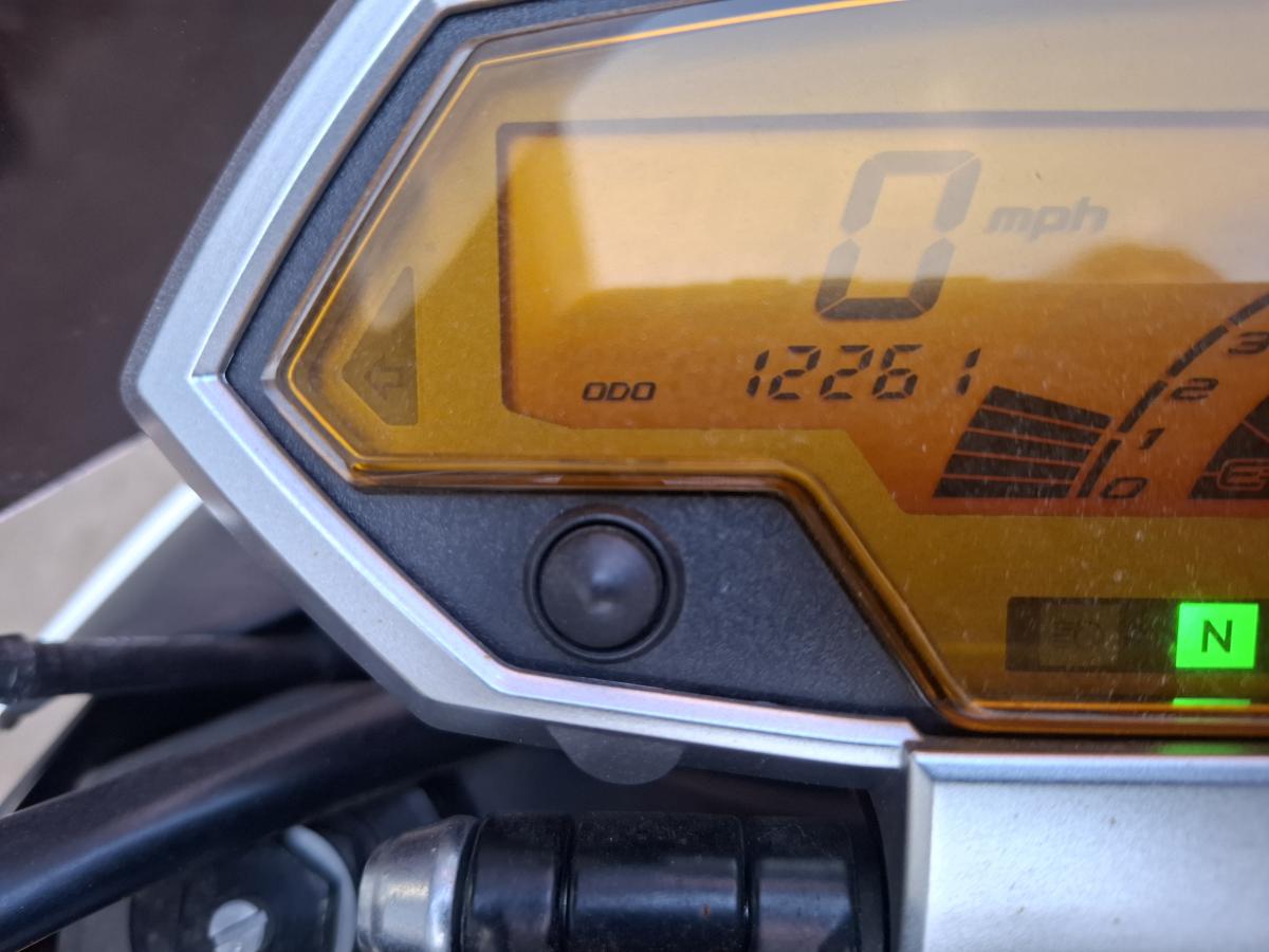 
								KAWASAKI ZR 1000 DAF full									