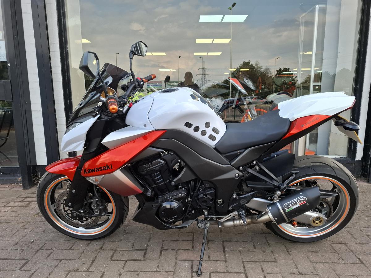 
								KAWASAKI ZR 1000 DAF full									