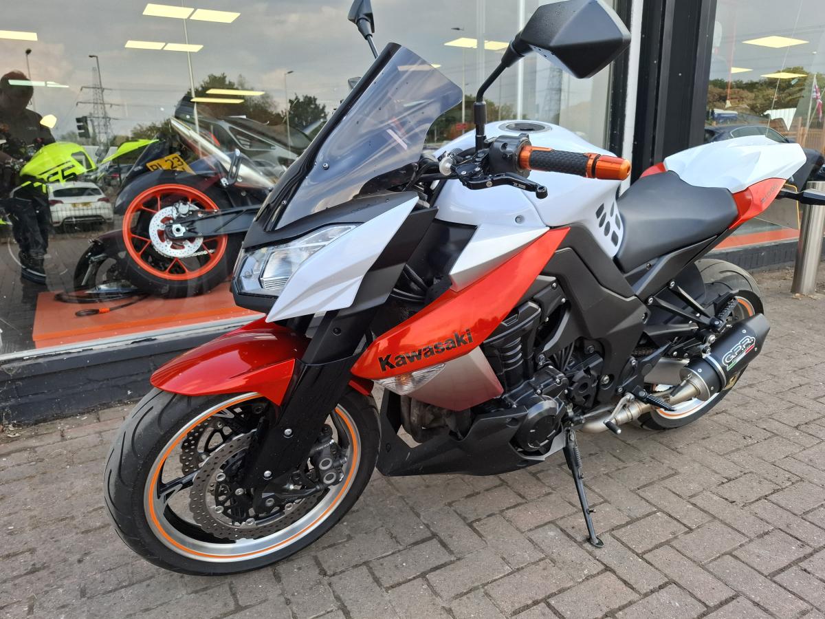 
								KAWASAKI ZR 1000 DAF full									