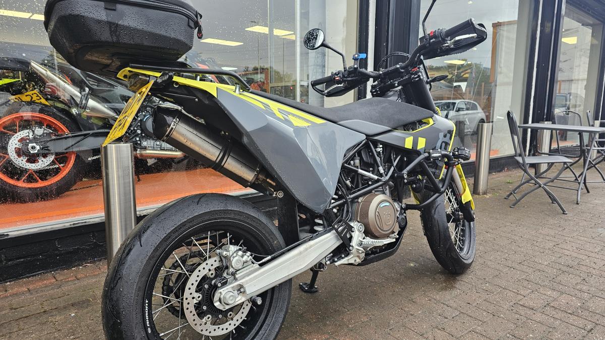 Husqvarna 701 SUPERMOTO 2024