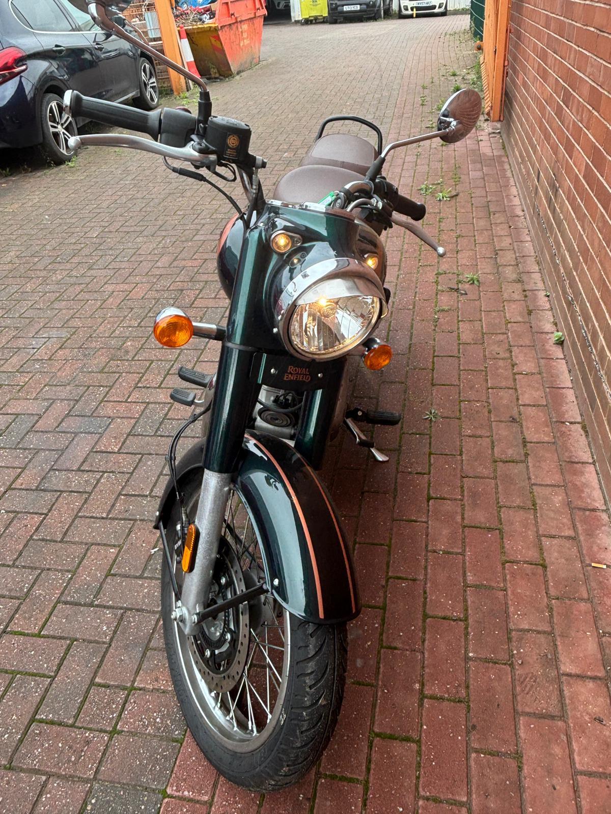 
								Royal Enfield CLASSIC 350 full									
