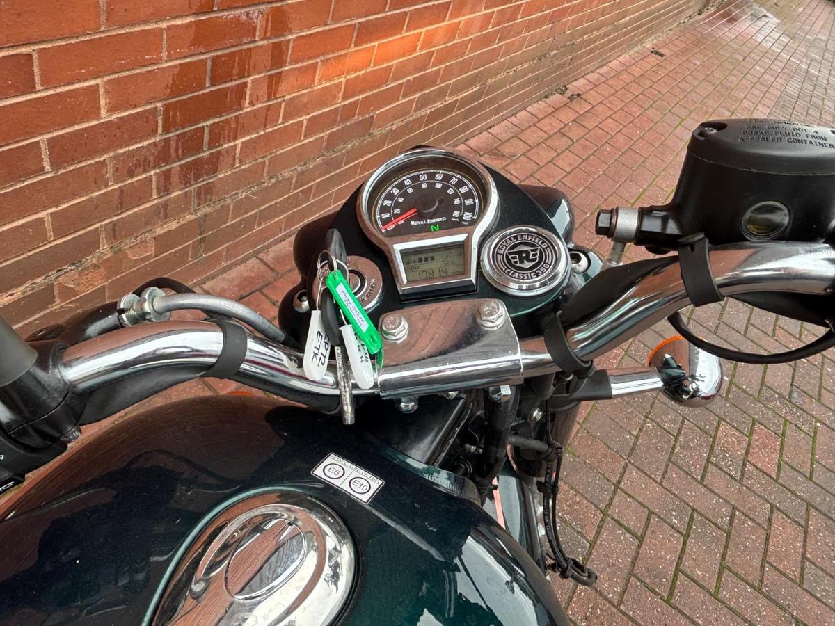 
								Royal Enfield CLASSIC 350 full									