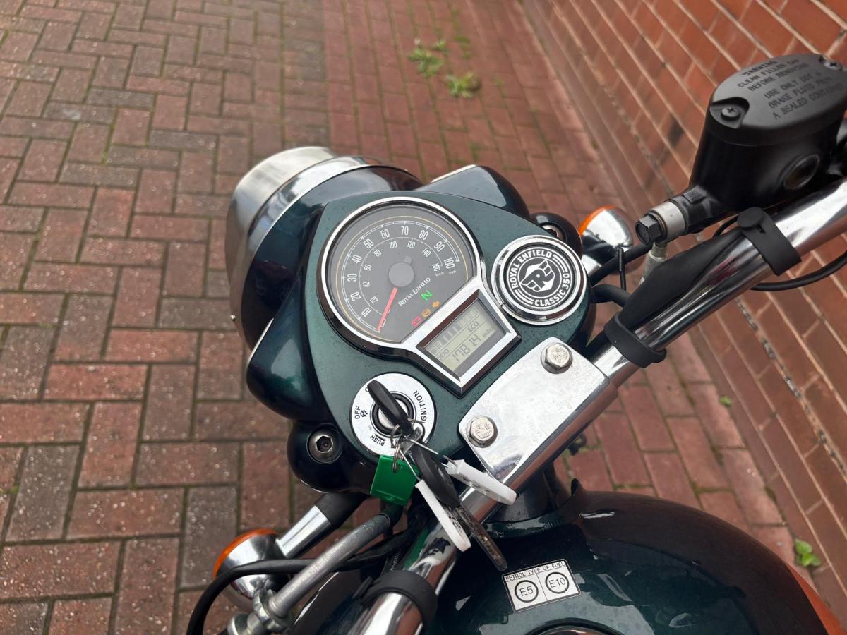 
								Royal Enfield CLASSIC 350 full									