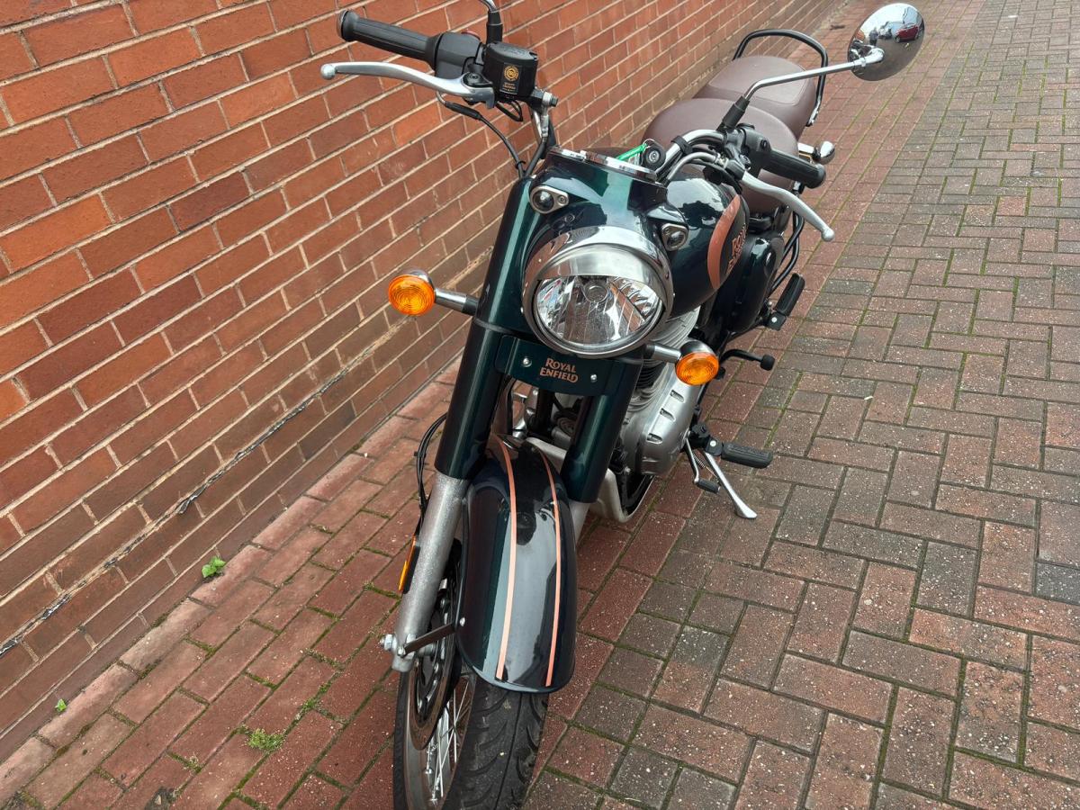 
								Royal Enfield CLASSIC 350 full									