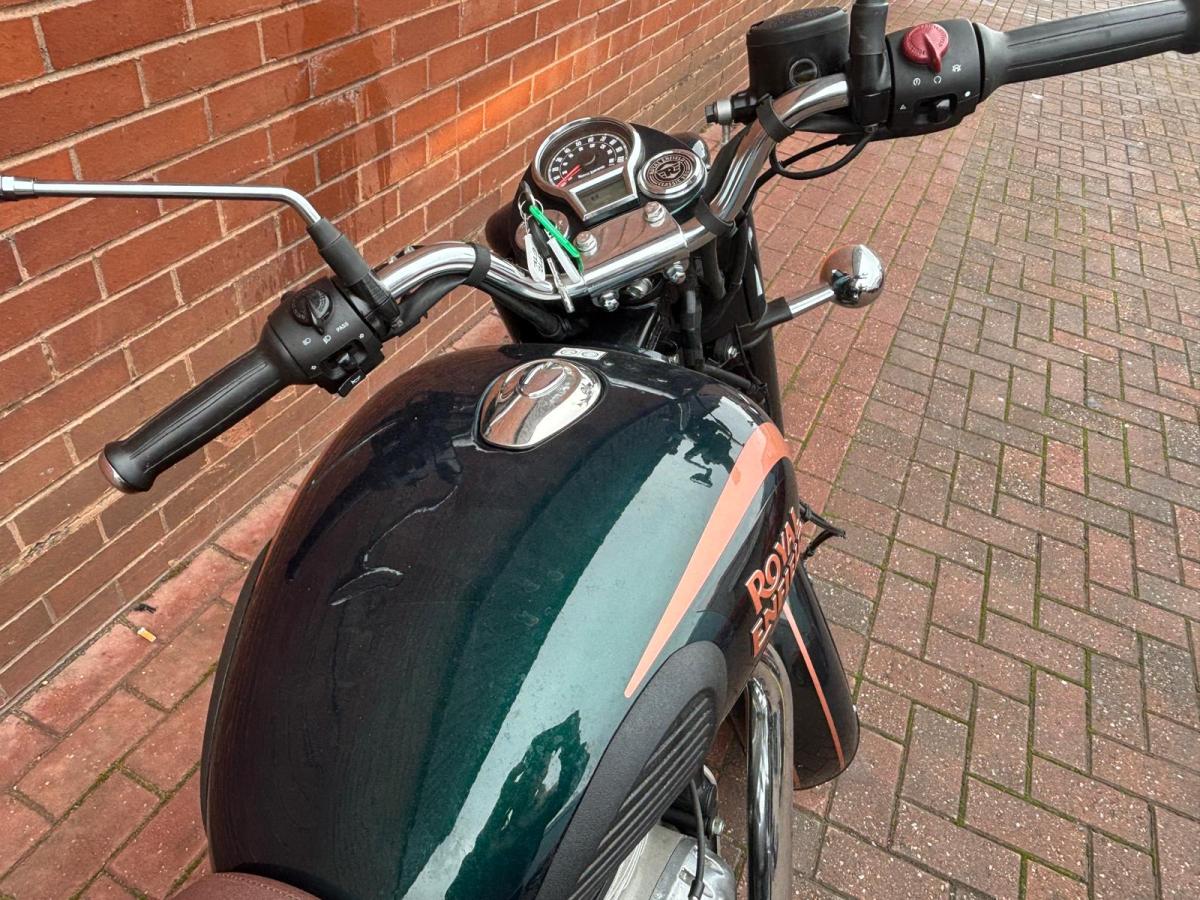 
								Royal Enfield CLASSIC 350 full									