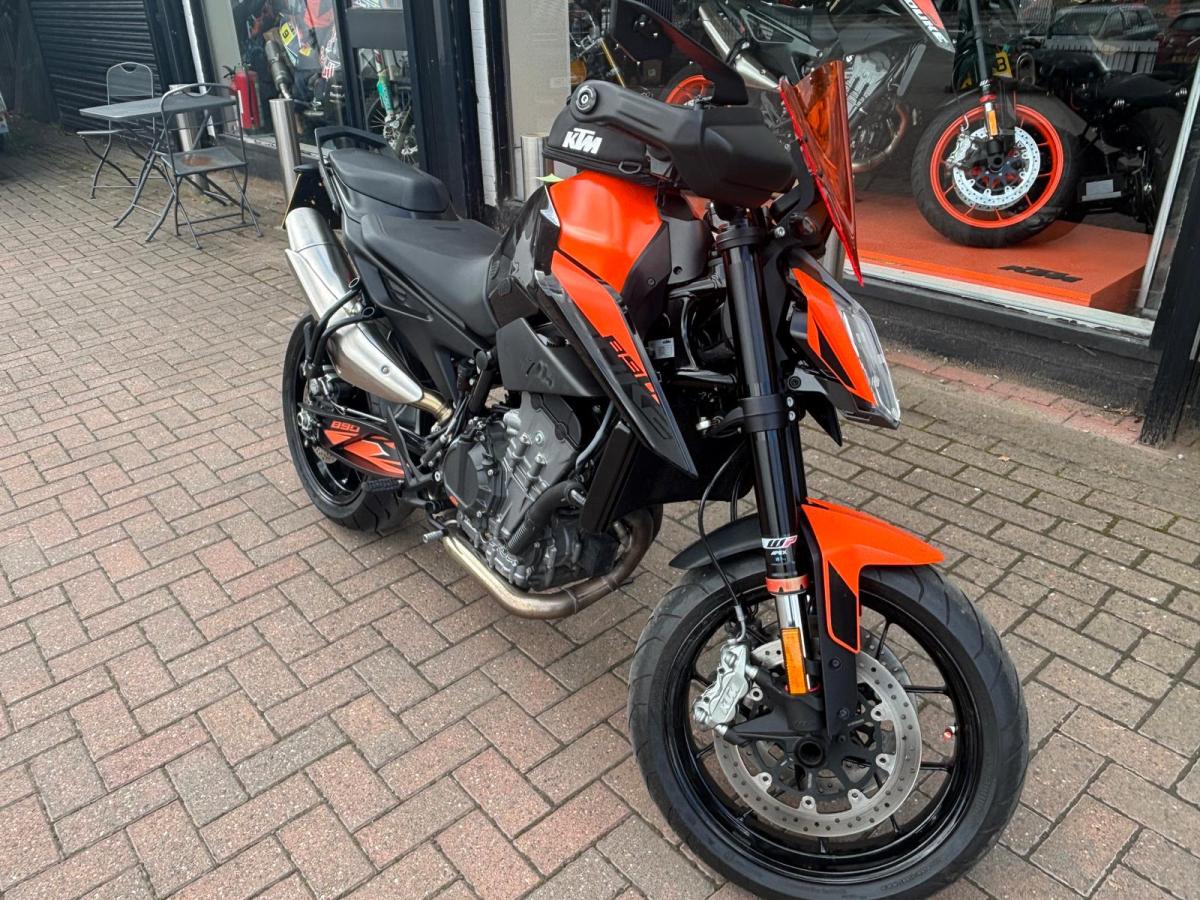 KTM 890 DUKE