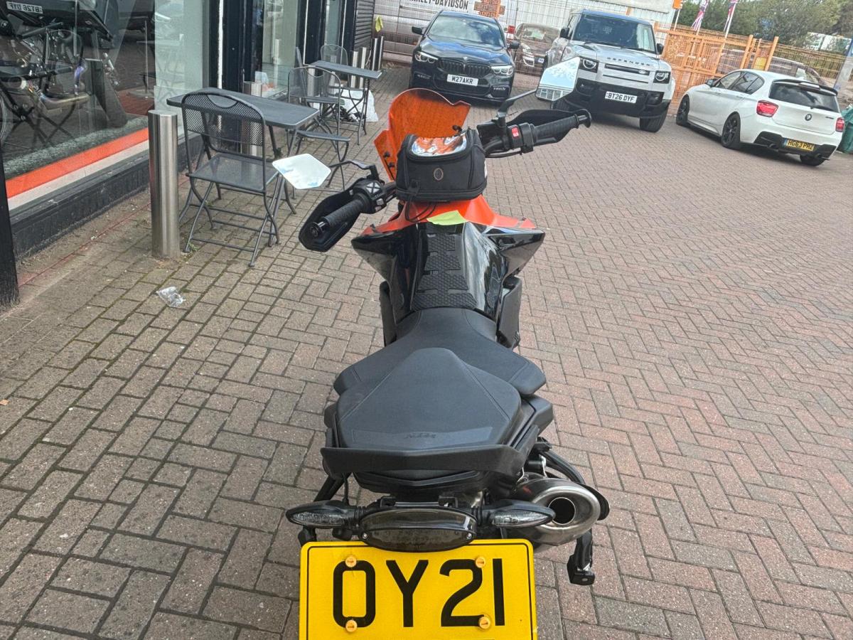 
								KTM 890 DUKE full									