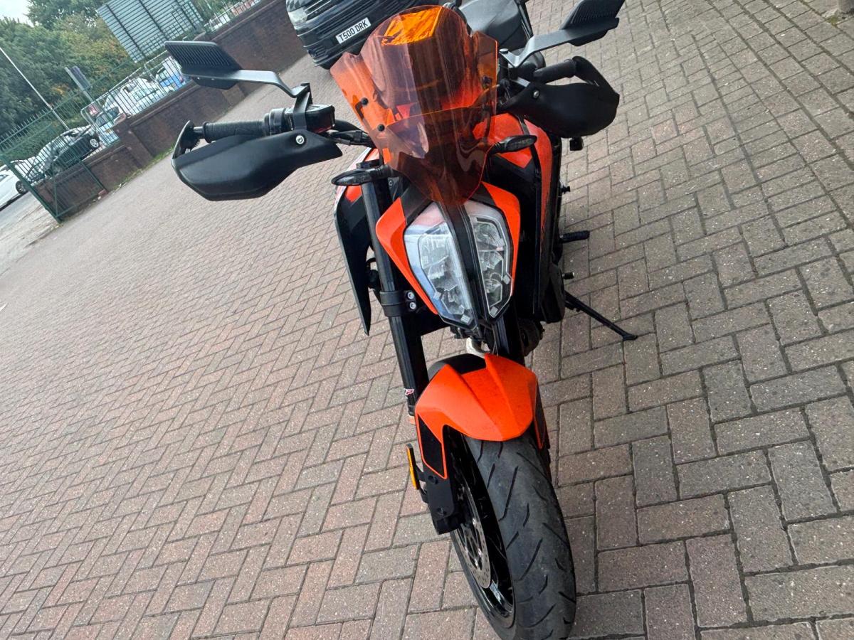 
								KTM 890 DUKE full									