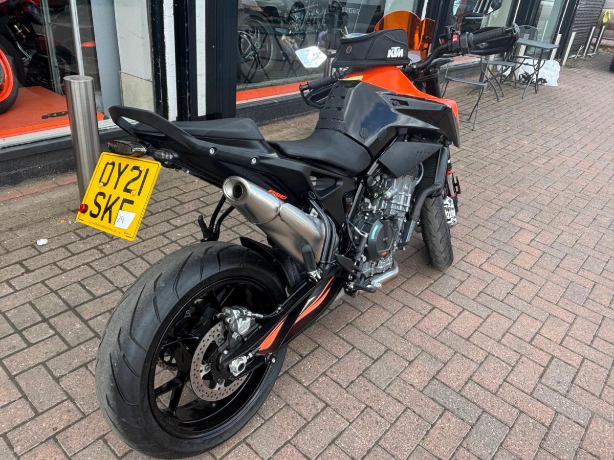 
								KTM 890 DUKE full									