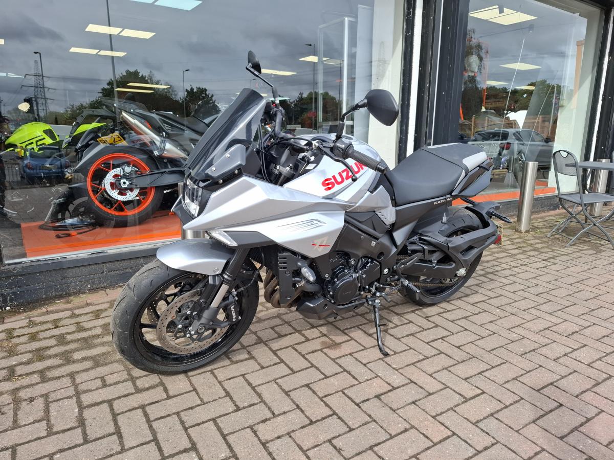 
								Suzuki GSXS 1000 S KATANA full									