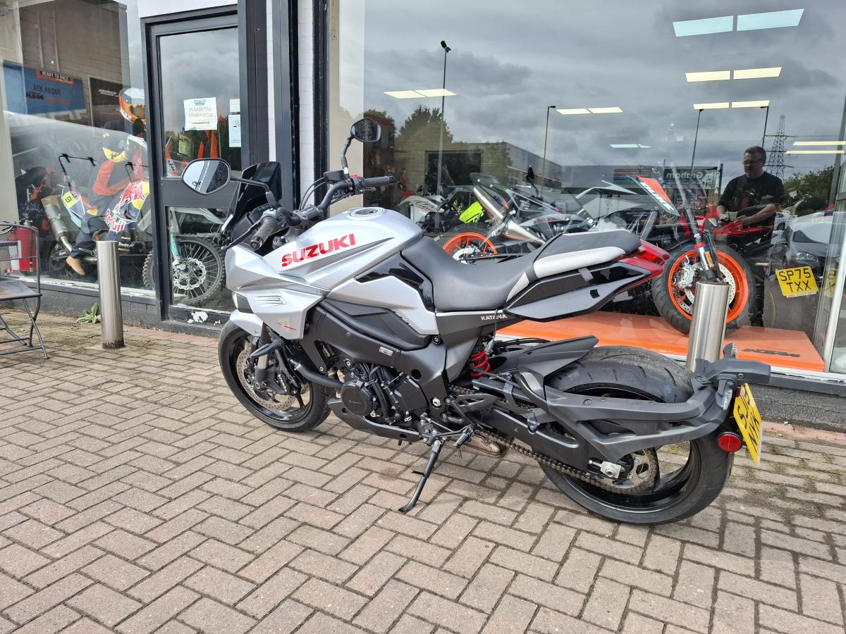 
								Suzuki GSXS 1000 S KATANA full									