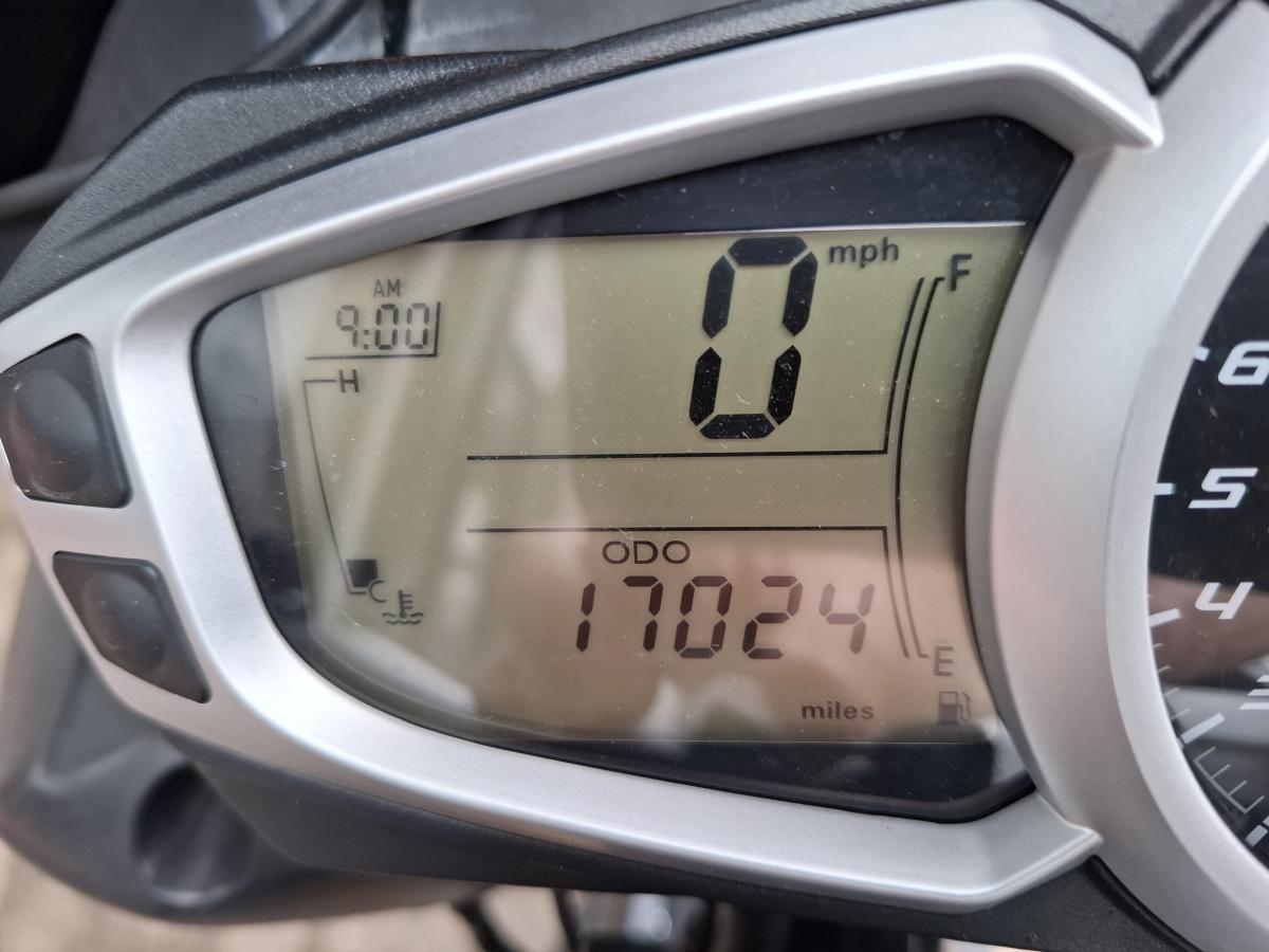 
								TRIUMPH TRIPLE 1050 ABS full									