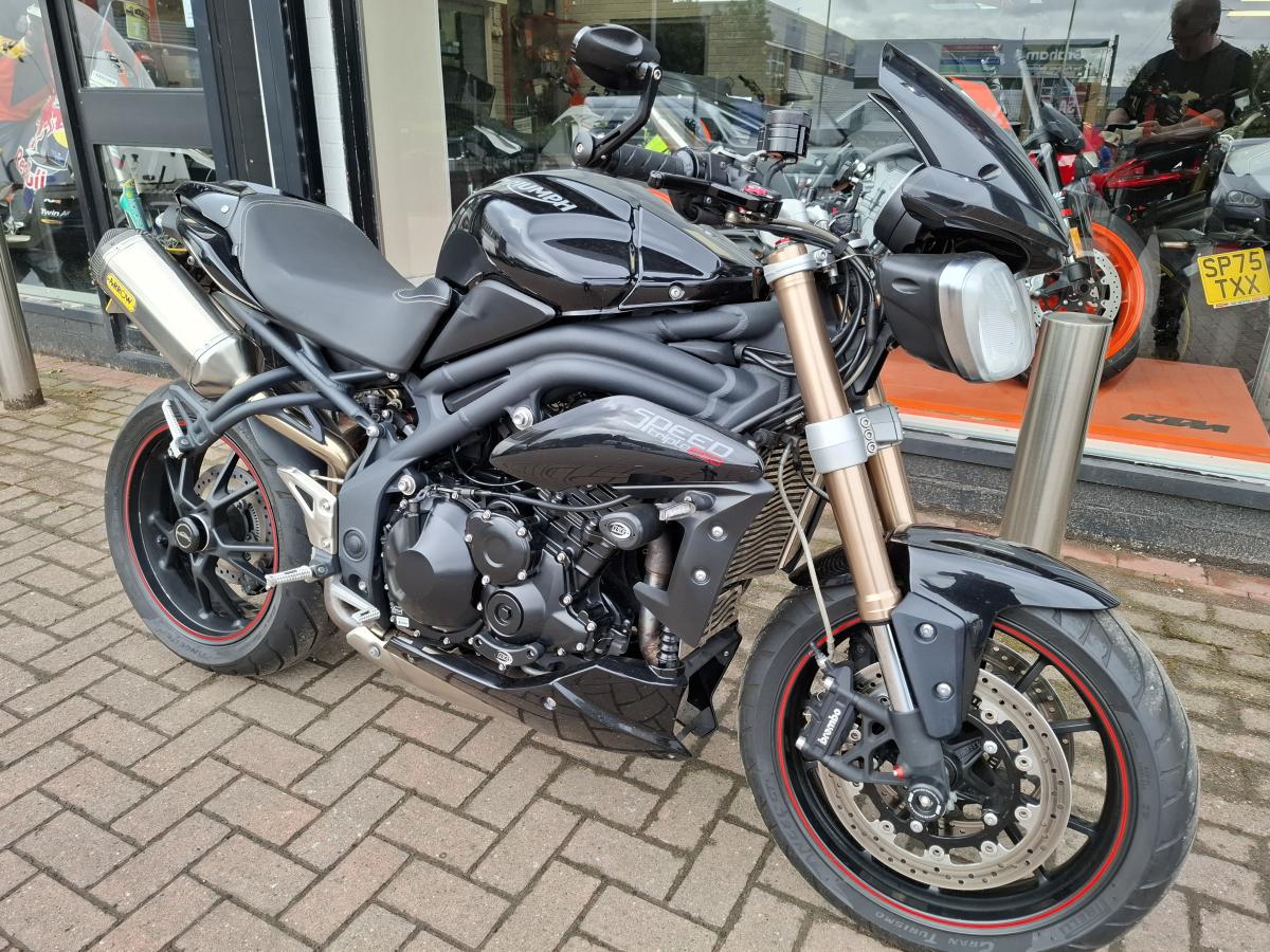 TRIUMPH TRIPLE 1050 ABS