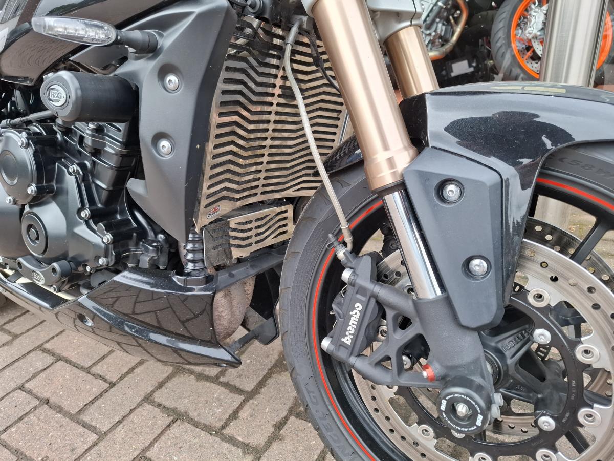 
								TRIUMPH TRIPLE 1050 ABS full									