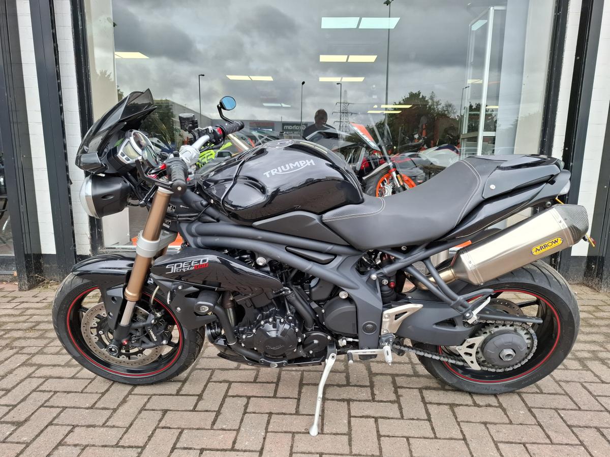 
								TRIUMPH TRIPLE 1050 ABS full									