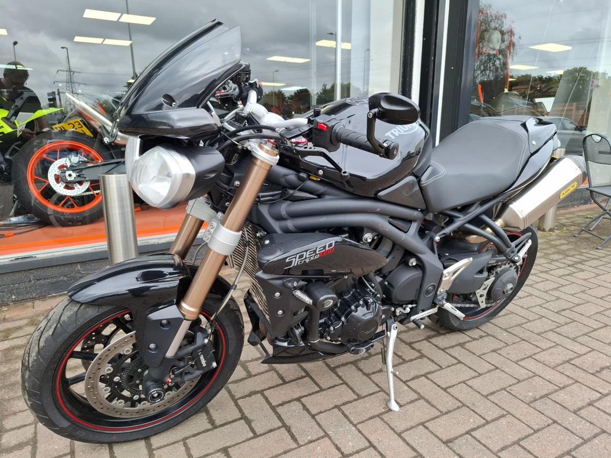 
								TRIUMPH TRIPLE 1050 ABS full									