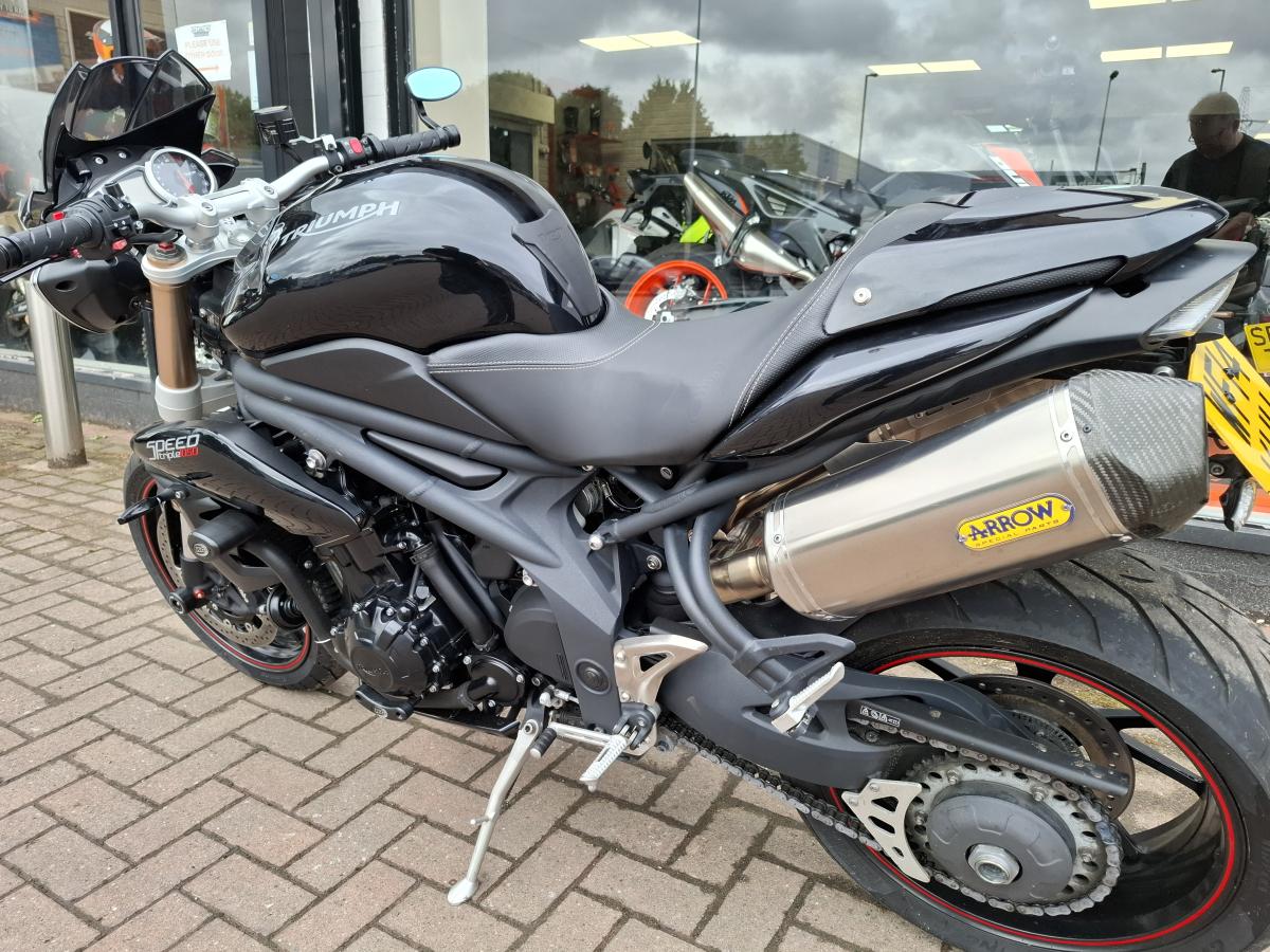 
								TRIUMPH TRIPLE 1050 ABS full									