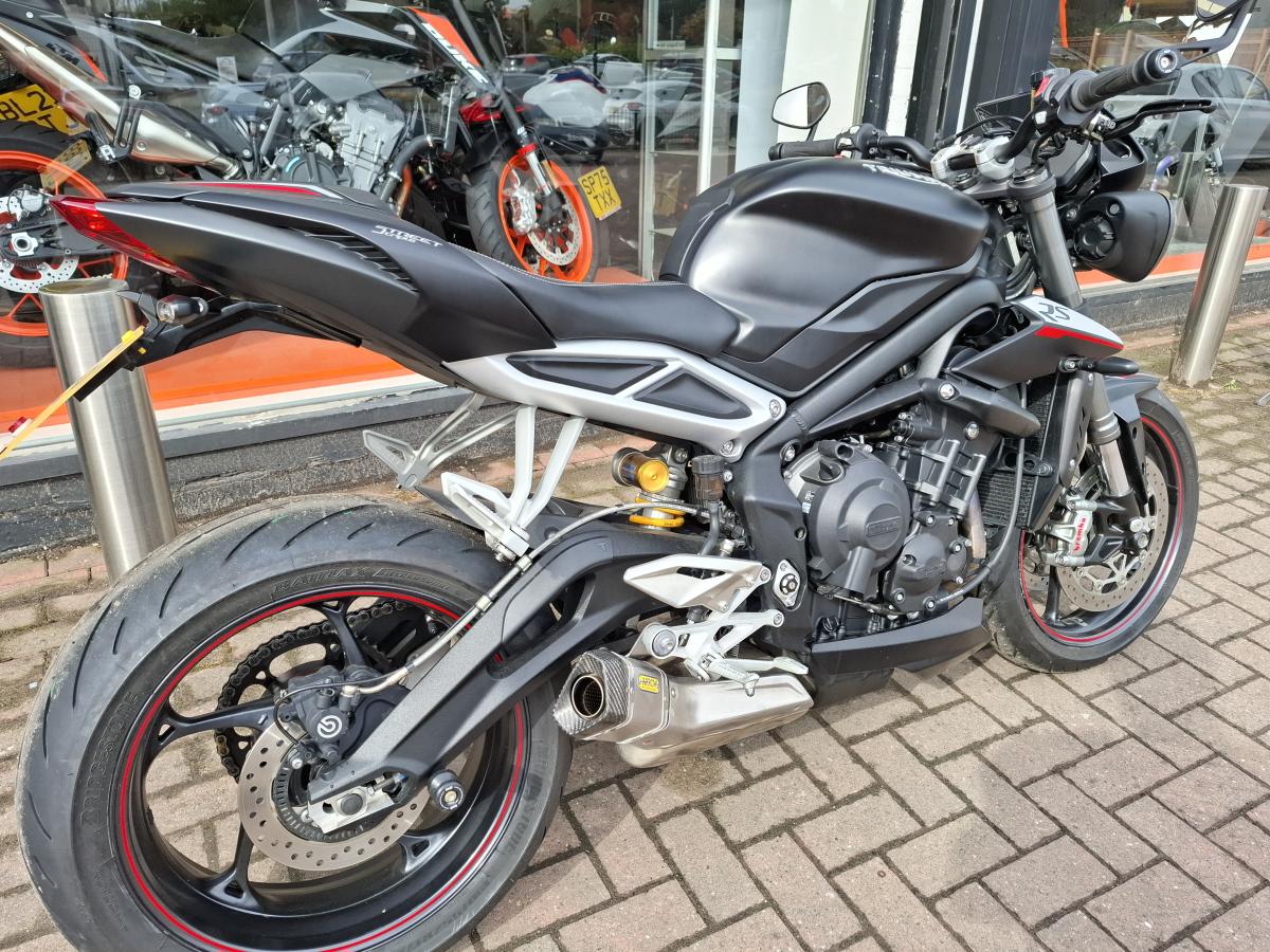 TRIUMPH STREET TRIPLE RS