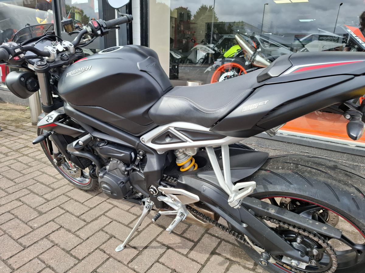 
								TRIUMPH STREET TRIPLE RS full									