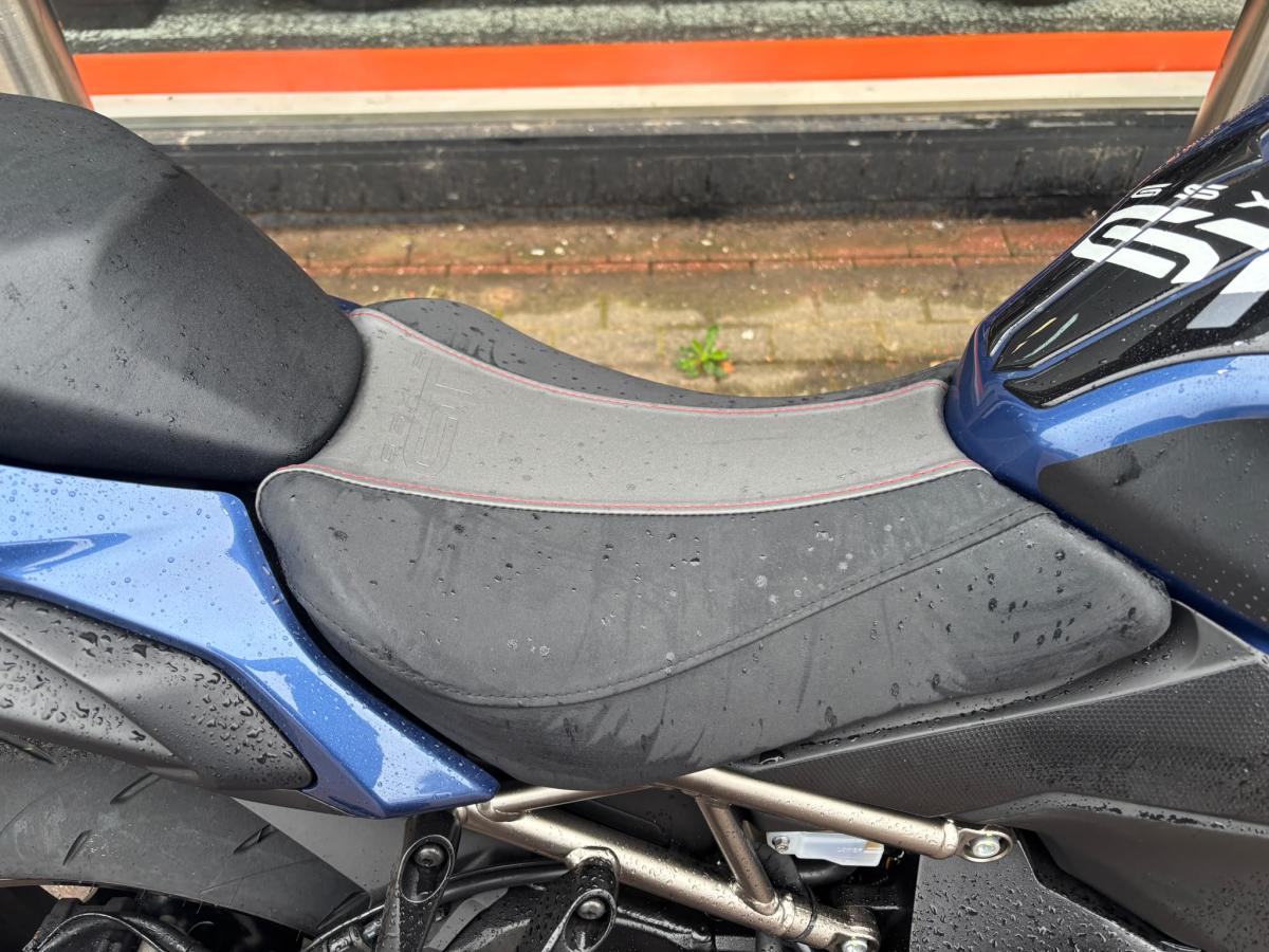 
								Suzuki GSXS 1000 GT full									