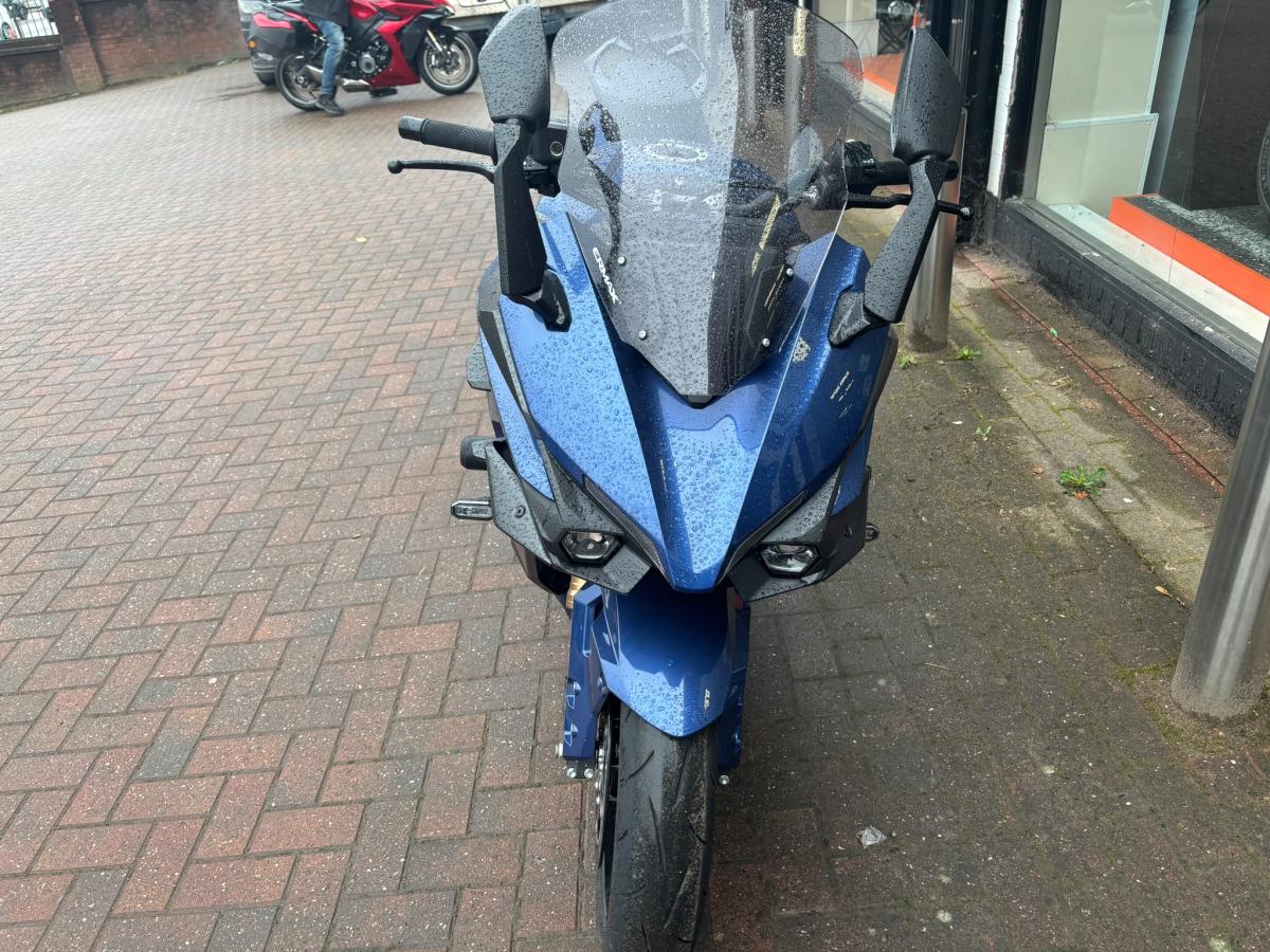 
								Suzuki GSXS 1000 GT full									