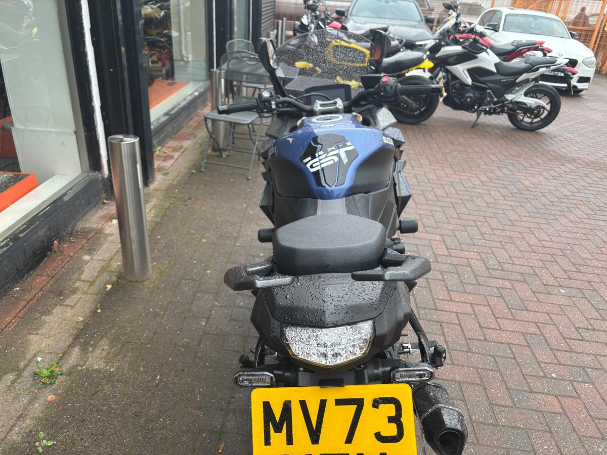 
								Suzuki GSXS 1000 GT full									