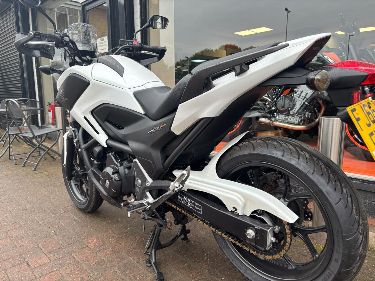 
								Honda NC750 full									