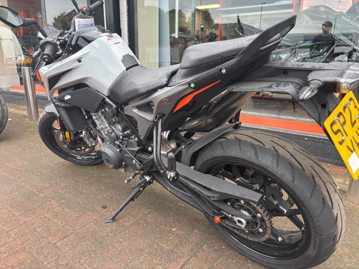 
								KTM 790 DUKE full									