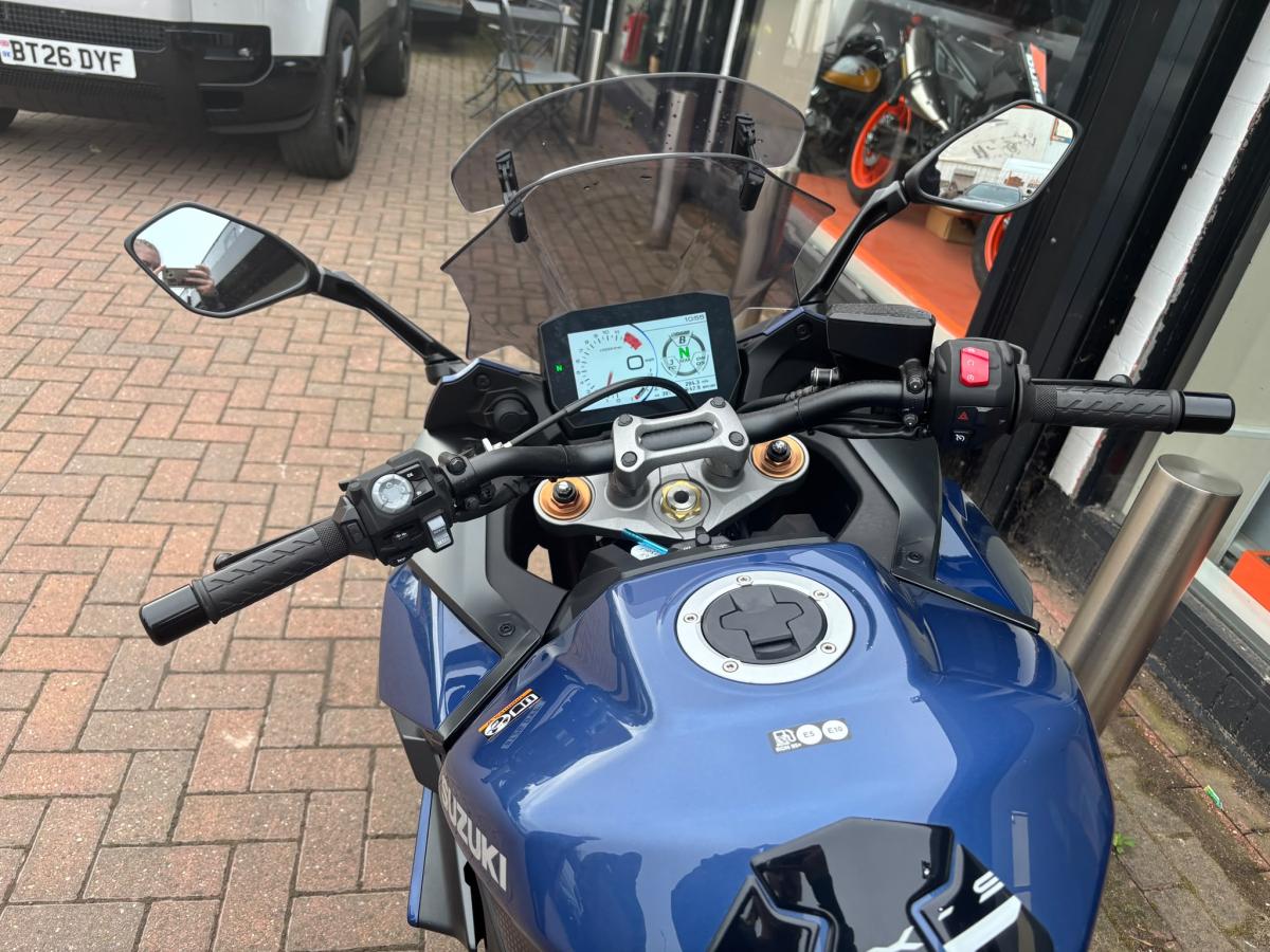 
								Suzuki GSXS 1000 GT TOUR M3 full									