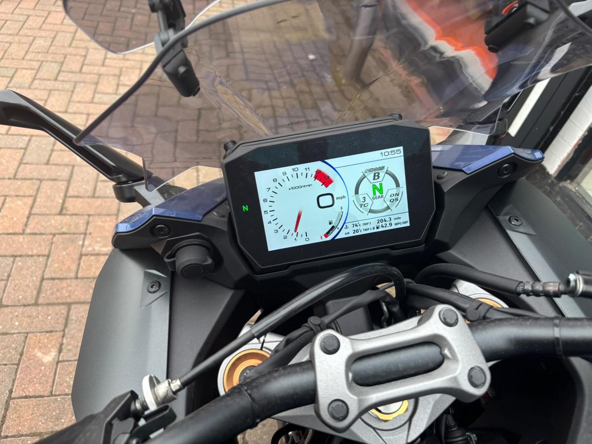 
								Suzuki GSXS 1000 GT TOUR M3 full									