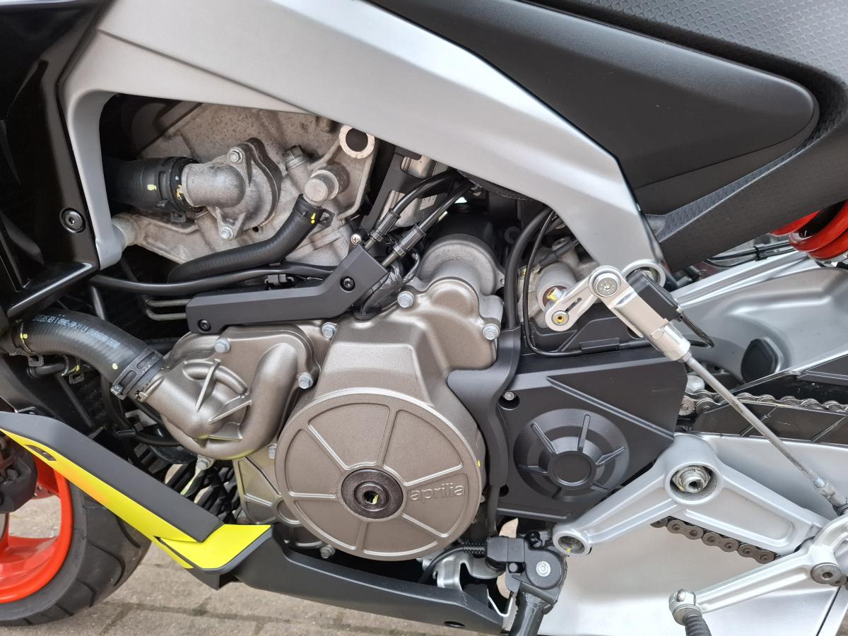
								Aprilia TUONO 660 full									