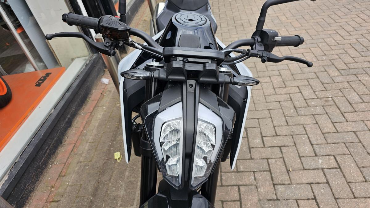 
								KTM 790 DUKE L 24 full									